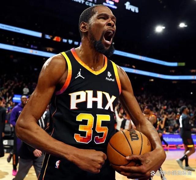 随机杜兰特在加拿大队比赛中回归赛场，赛况扑朔迷离引发热议！